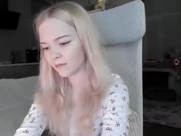 bella-adams – webcam model profile photo Image 4