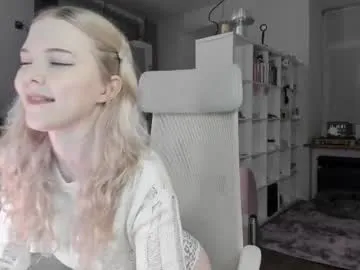 bella-adams – webcam model profile photo Image 7