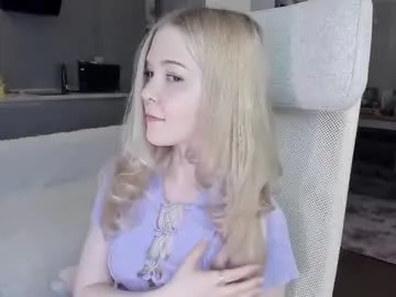 bella-adams – webcam model profile photo Image 8