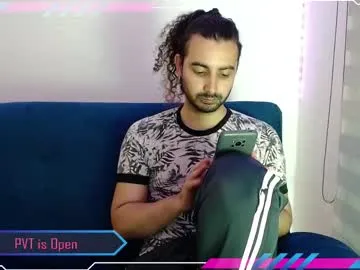 zui_lu – webcam model profile photo Image 19