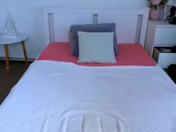 YummyMeily – webcam model profile photo Image 17