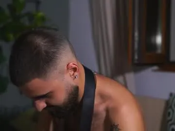 reeves_bae – webcam model profile photo Image 13