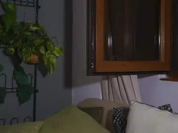 reeves_bae – webcam model profile photo Image 15