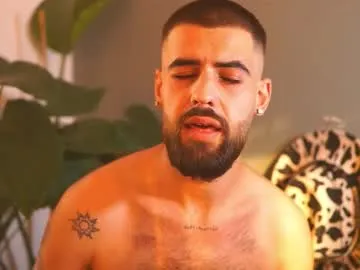 reeves_bae – webcam model profile photo Image 17