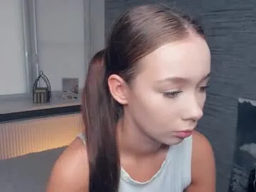 milli1983 – webcam model profile photo Image 4