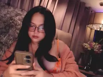 Likachkaa – webcam model profile photo Image 7