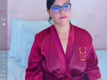 Vikibru – webcam model profile photo Image 8