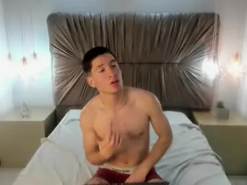 max04 – webcam model profile photo Image 10