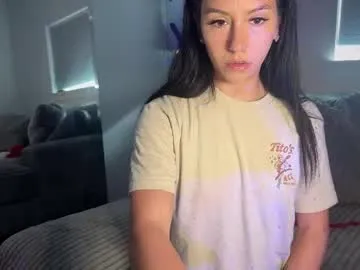 LoraDevine – webcam model profile photo Image 12