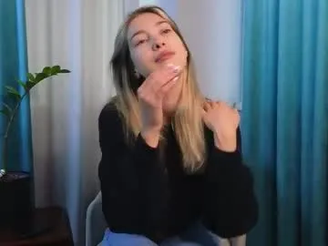 NaughtyBlond4 – webcam model profile photo Image 3