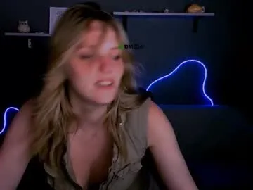 MainPleasure – webcam model profile photo Image 3