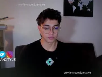 British_EmJess – webcam model profile photo Image 11