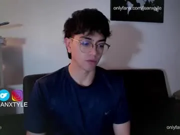 British_EmJess – webcam model profile photo Image 12