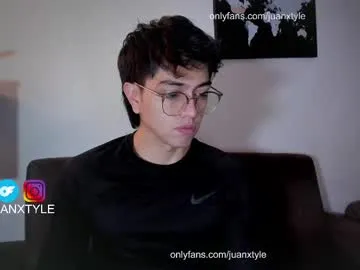 British_EmJess – webcam model profile photo Image 16