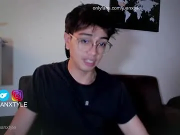 British_EmJess – webcam model profile photo Image 17