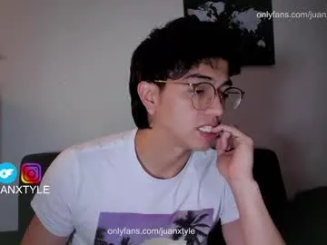 British_EmJess – webcam model profile photo Image 18