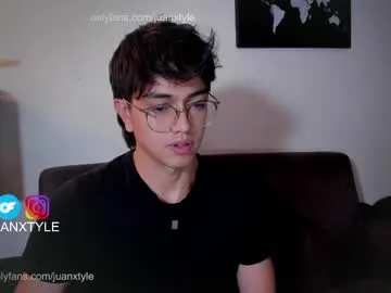 British_EmJess – webcam model profile photo Image 19