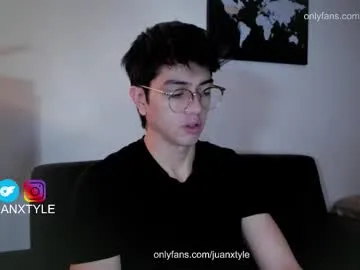 British_EmJess – webcam model profile photo Image 3