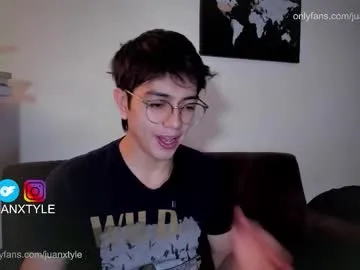 British_EmJess – webcam model profile photo Image 5