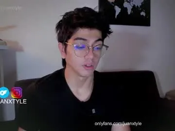 British_EmJess – webcam model profile photo Image 9