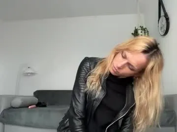 Missmeratrix – webcam model profile photo Image 3