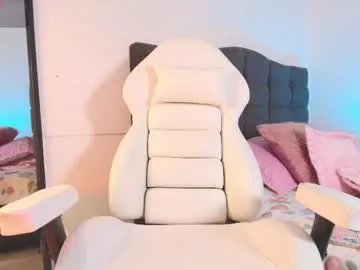 LaraKennt – webcam model profile photo Image 2