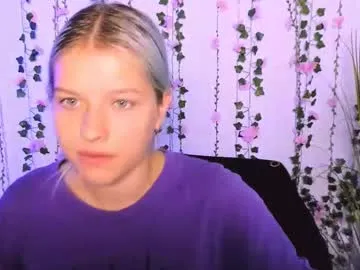 DannieSmith1 – webcam model profile photo Image 2