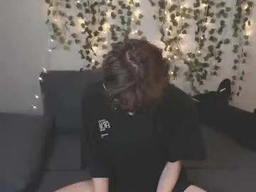 maevebanks – webcam model profile photo Image 2