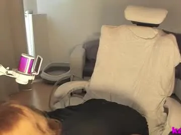 blondeangel_4u2 – webcam model profile photo Image 15