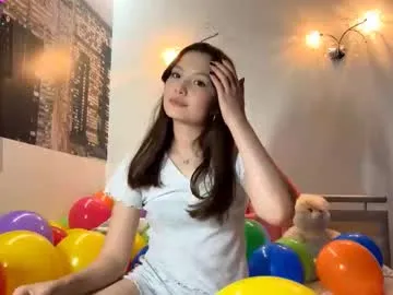 YummyMeily – webcam model profile photo Image 11