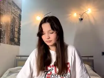 YummyMeily – webcam model profile photo Image 12