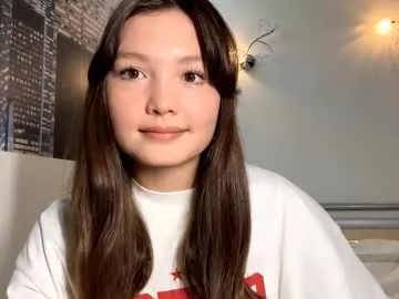 YummyMeily – webcam model profile photo Image 3