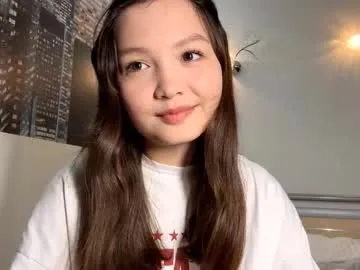 YummyMeily – webcam model profile photo Image 4