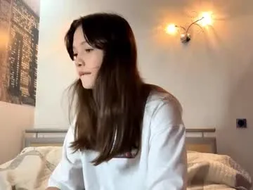 YummyMeily – webcam model profile photo Image 7