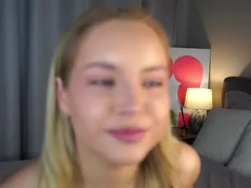 lipswithsmileonthem Image 3