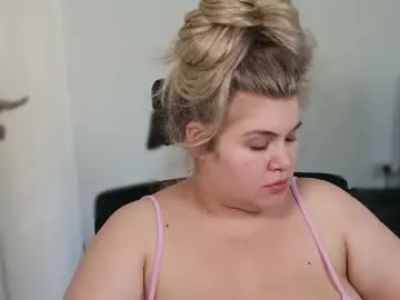 Libely – webcam model profile photo Image 10