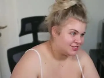 Libely – webcam model profile photo Image 11