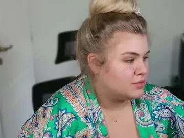 Libely – webcam model profile photo Image 12