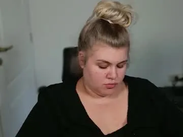 Libely – webcam model profile photo Image 16