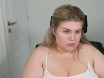 Libely – webcam model profile photo Image 4