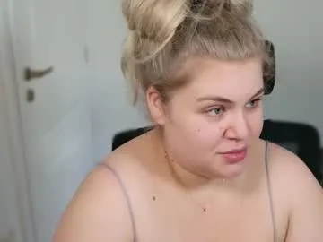 Libely – webcam model profile photo Image 6