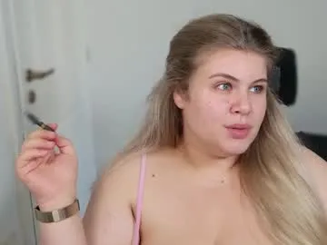 Libely – webcam model profile photo Image 7