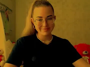 blondeangel_4u2 – webcam model profile photo Image 6