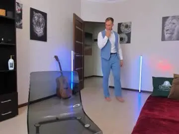 MistressLouUK – webcam model profile photo Image 18