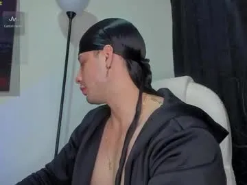 SheOnShe – webcam model profile photo Image 16