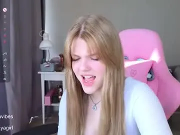maya_blonde18 Image 4