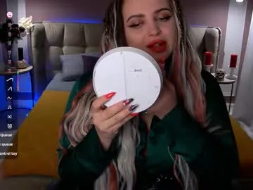 slutlittlegir – webcam model profile photo Image 11