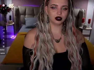 slutlittlegir – webcam model profile photo Image 6