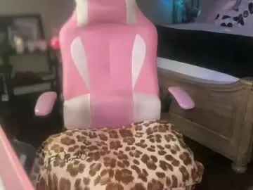 KrissyQueen – webcam model profile photo Image 16