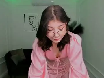 Lilye – webcam model profile photo Image 3